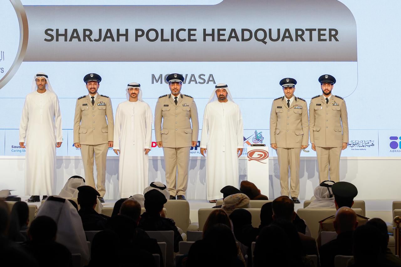 تحرير: مريم حمد&nbsp;الجنيبي

واصلت القيادة العامة لشرطة الشارقة تعزيز ريادتها في الابتكار الحكومي وتطوير الخدمات المتمحورة حول الإنسان بحصدها جائزتين مرموقتين ضمن جوائز مجموعة دبي ...