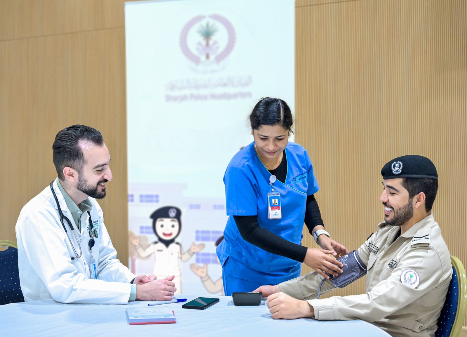 في إطار حرصها على تعزيز جودة الحياة الصحية لدى كوادرها نظّمت القيادة العامة لشرطة الشارقة ممثلةً في قسم السعادة والإيجابية مبادرة صحية لمنتسبيها؛ تزامناً مع يوم الصحة العالمي الذي جاء ...