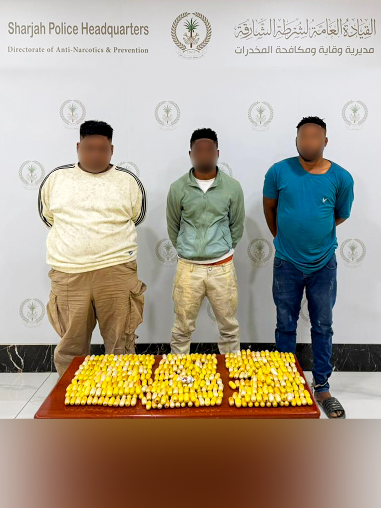 شرطة الشارقة و هيئة الشارقة للموانئ والجمارك والمناطق الحرة يُحبطان عمليتي تهريب محلية ودولية لـ 17 كيلوجرامًا من مخدر الكوكايين 