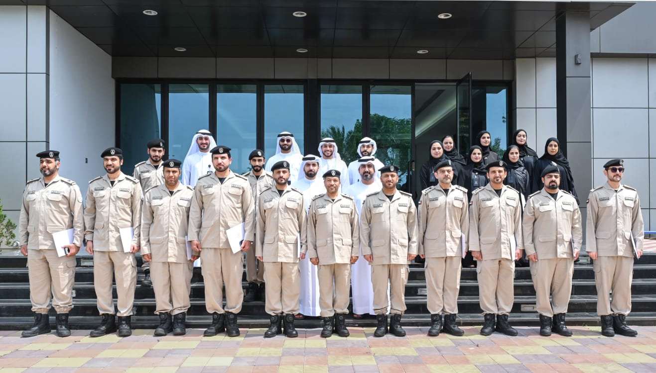 تحرير: مريم حمد الجنيبي


كرّم سعادة العميد د.أحمد سعيد الناعور -مدير عام الإدارة العامة للوقاية والسلامة بالقيادة العامة لشرطة الشارقة- الموظفين المشاركين في معرض السلامة والصحة ...