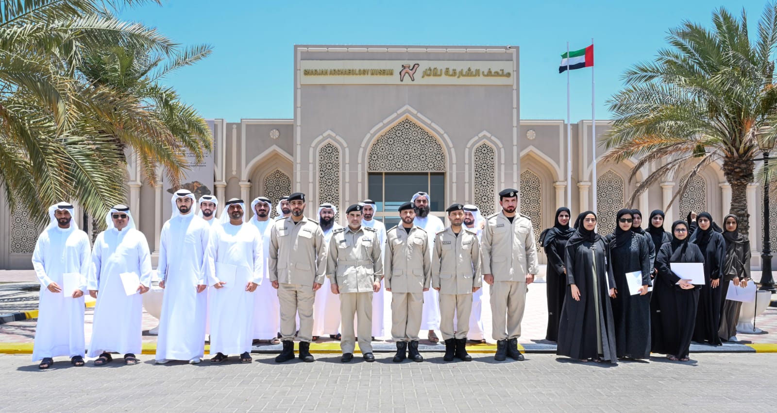 شرطة الشارقة ودائرة الموارد البشرية تحتفيان بتخريج الدفعة الثالثة من ممثلي السلامة والصحة المهنية