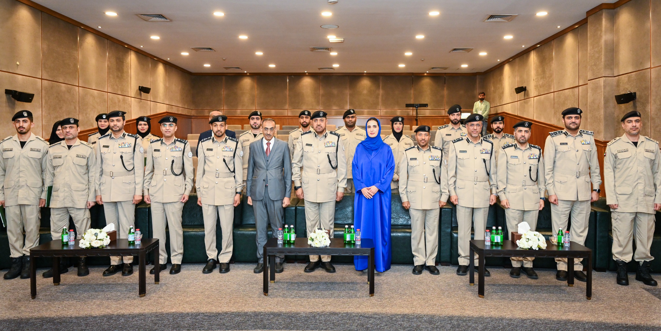    شرطة وجامعة الشارقة تحتفيان بتخريج أول دفعة من الدبلوم المهني "خبير البصمات الجنائية