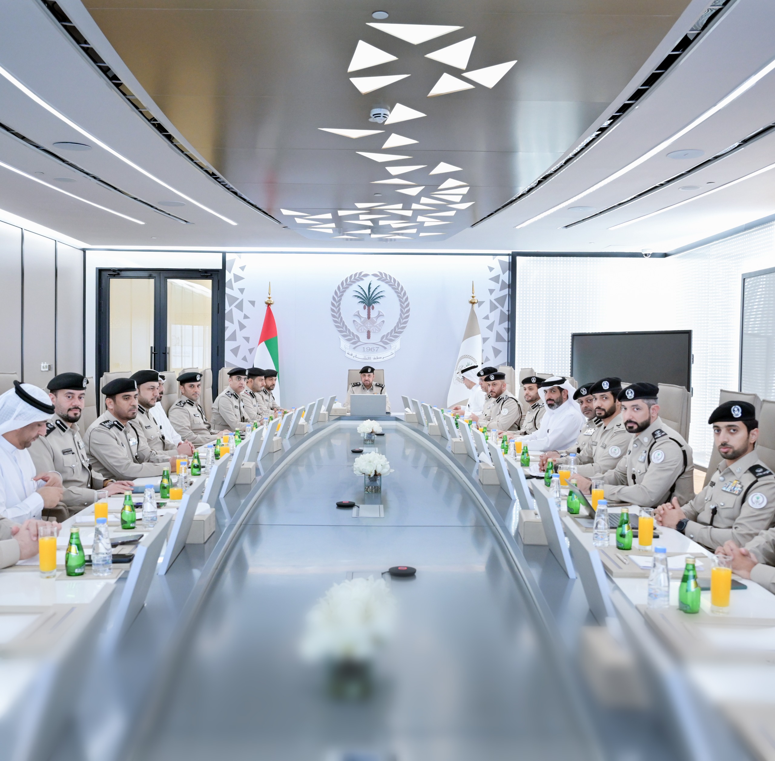 القائد العام لشرطة الشارقة يترأس الاجتماع الثالث عشر لمجلس القيادة العليا