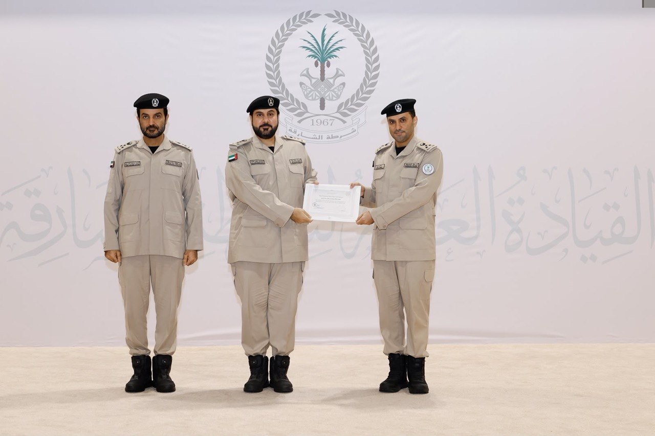 شرطة الشارقة تكرّم كوكبة من منتسبيها تقديراً لإسهاماتهم في تطوير الأداء المؤسسي
