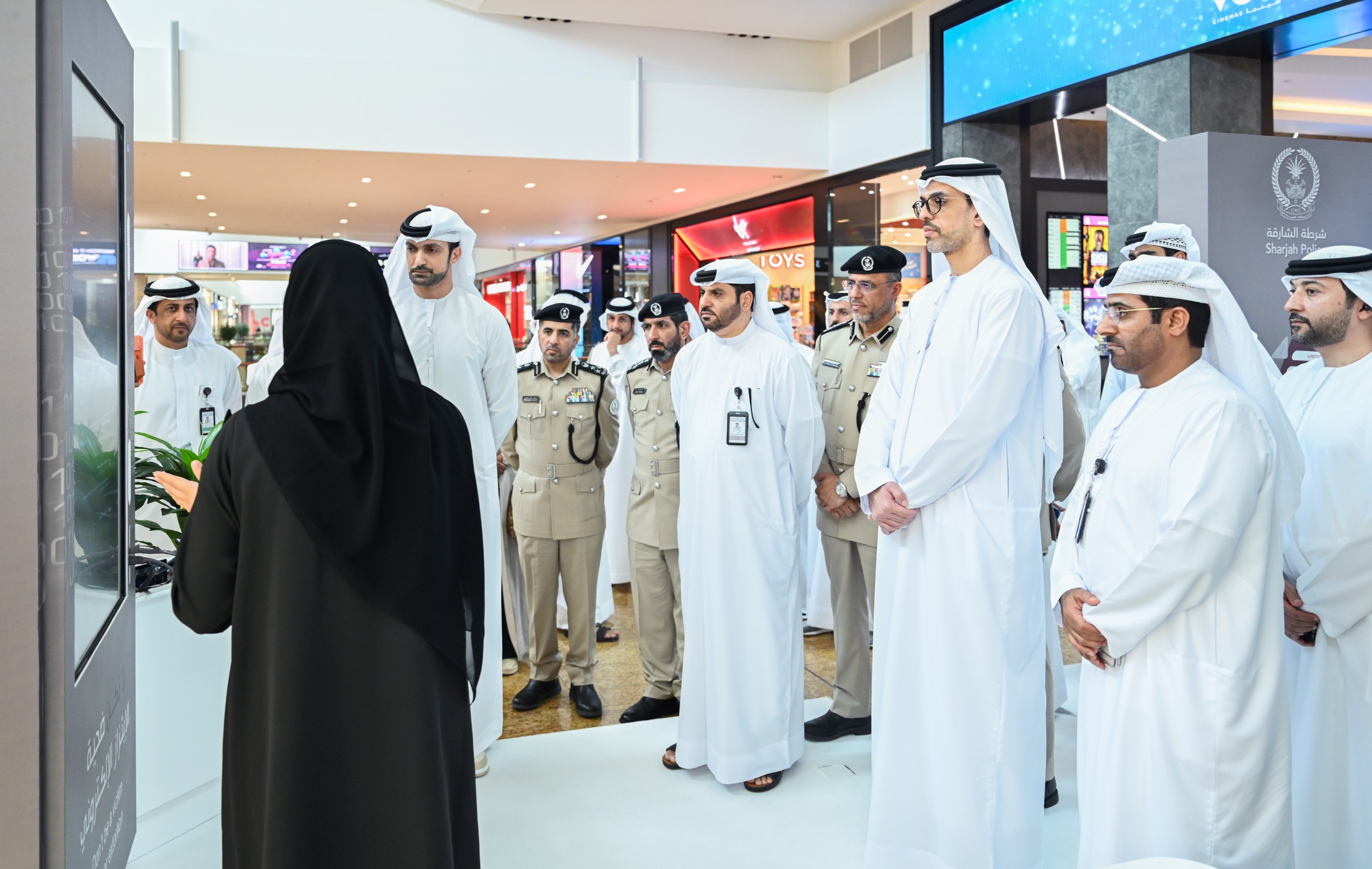 شرطة الشارقة تفتتح منصة «كن واعياً» للتوعية بمخاطر الاحتيال الإلكتروني في سيتي سنتر الزاهية