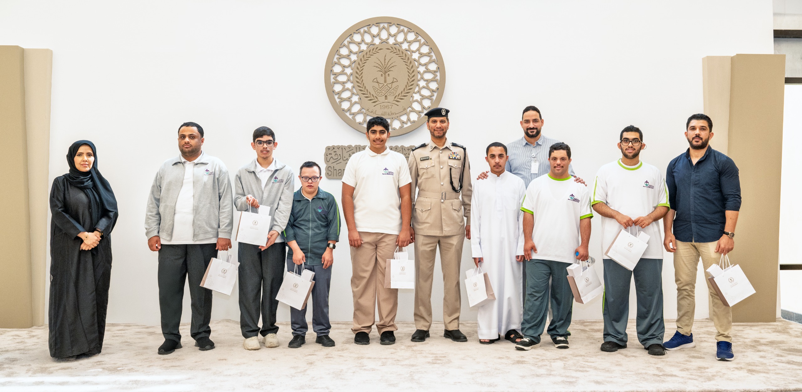 شرطة الشارقة تعرّف طلاب الخدمات الإنسانية بخدماتها المخصصة لذوي الإعاقة