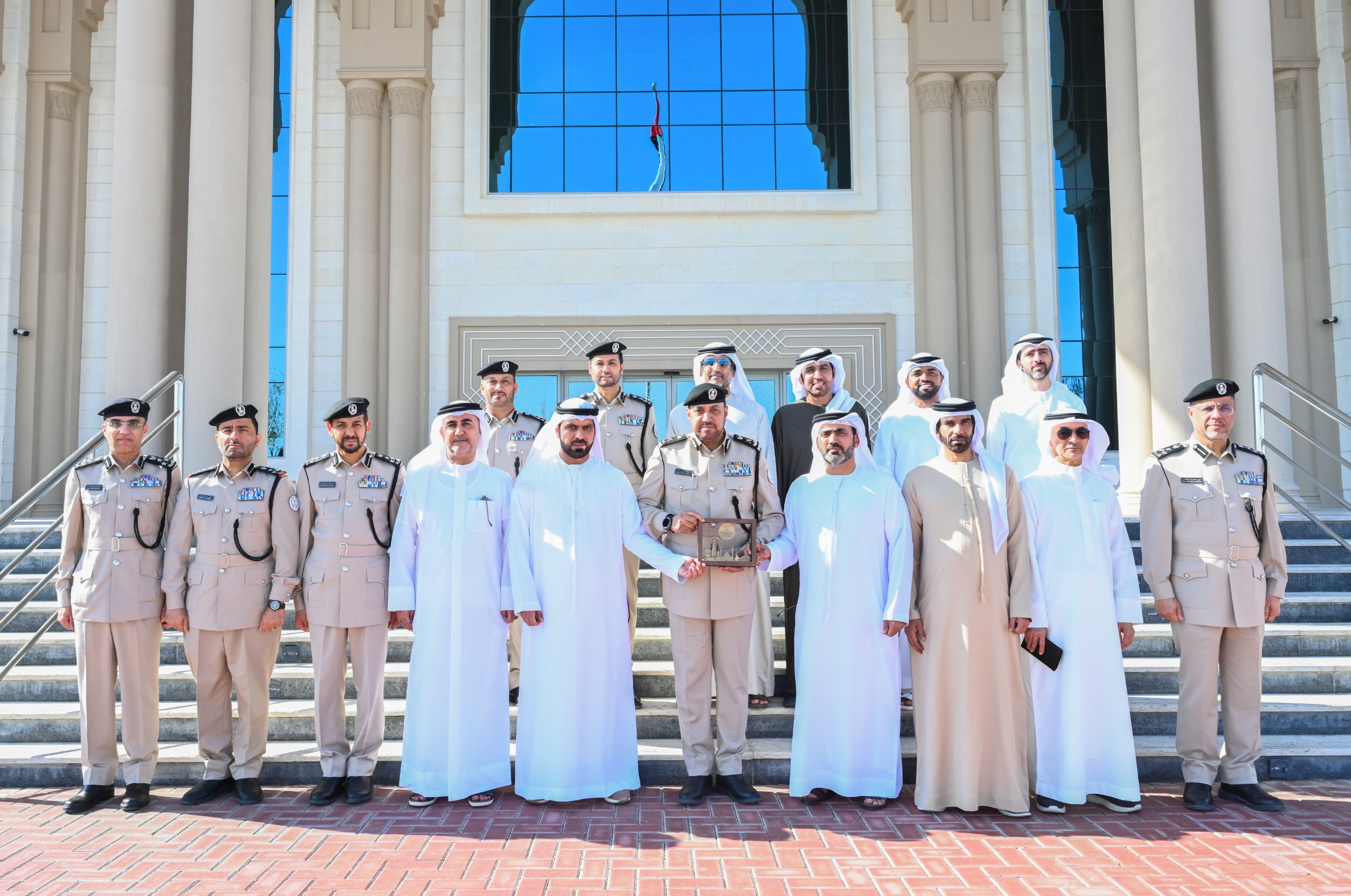 القائد العام لشرطة الشارقة يستقبل وفداً من المجلس الاستشاري  