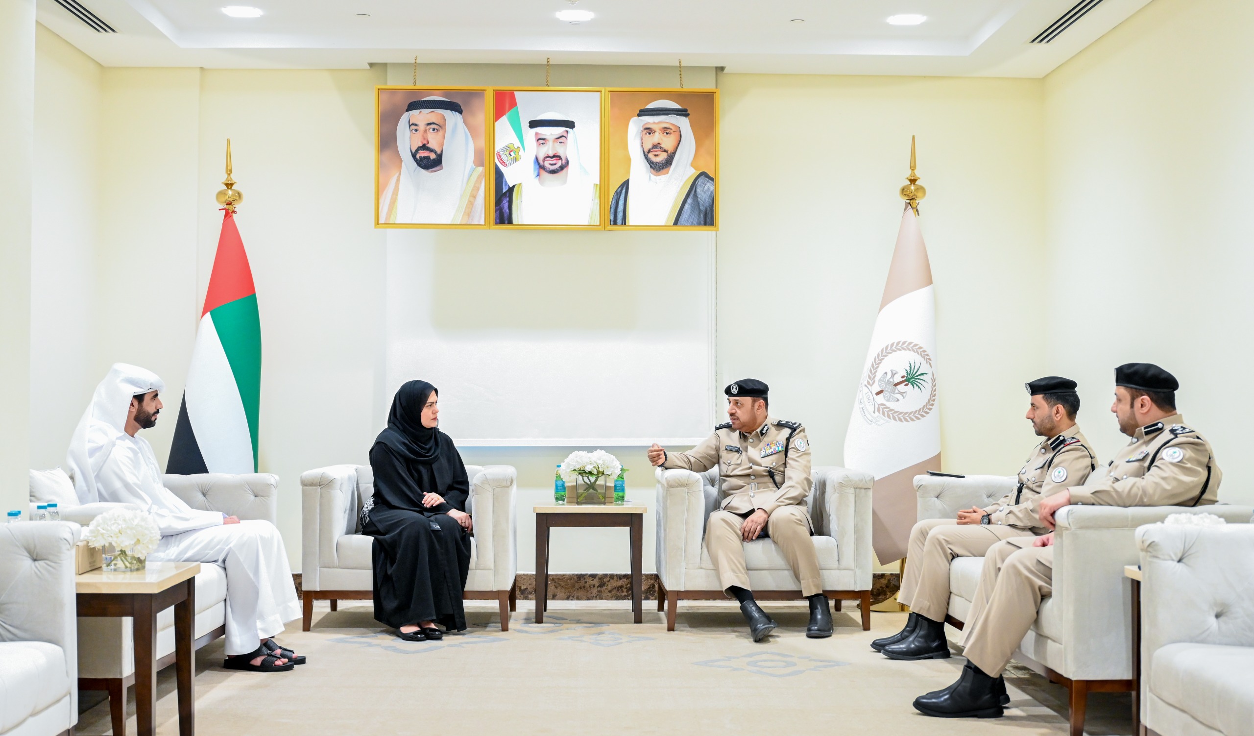 شرطة الشارقة وهيئة البيئة والمحميات تعززان التعاون المشترك