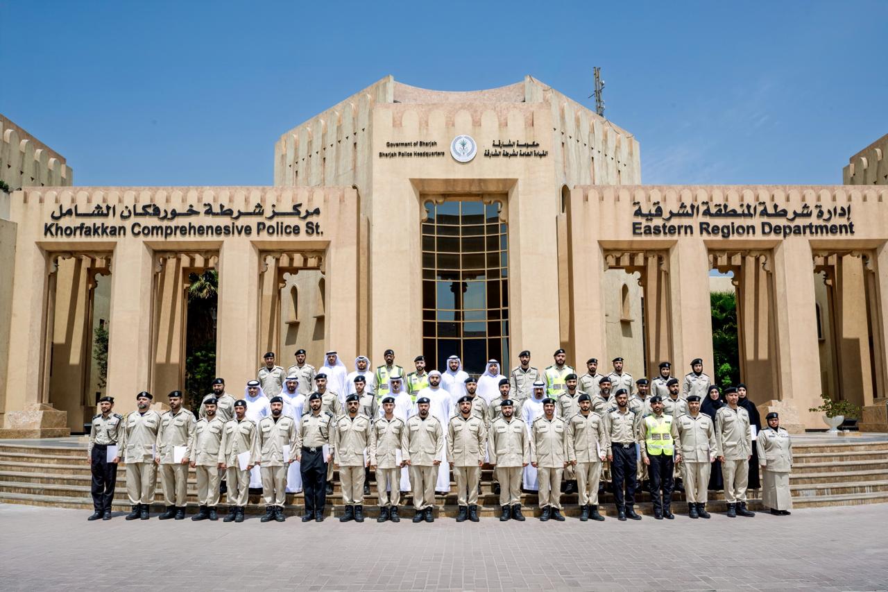 شرطة الشارقة تنظم جلسة بعنوان تواصل لتعزيز بيئة عمل إيجابية ومحفزة على الإبداع