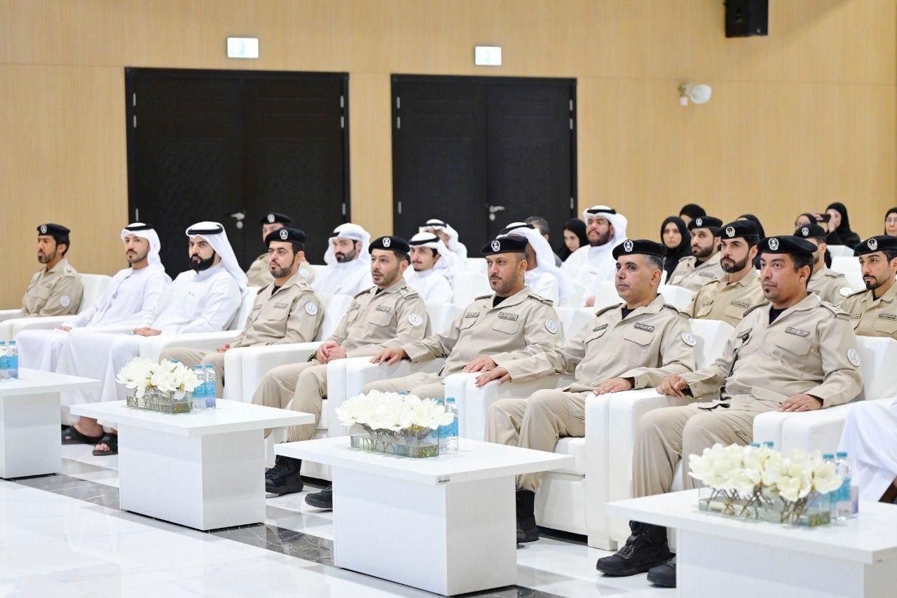 شرطة الشارقة تعقد جلسة حوارية لتعزيز الجاهزية واستمرارية الأعمال
