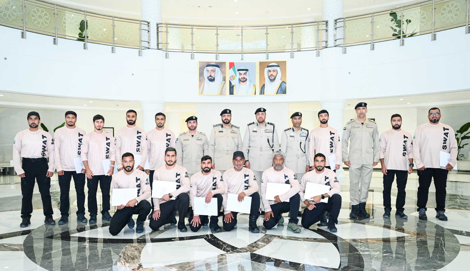اللواء ابن عامر يُكرم فريق شرطة الشارقة المشارك في "تحدي الإمارات للفرق التكتيكية"